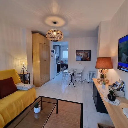 Apartment Lovely One Bedroom With Balcony *