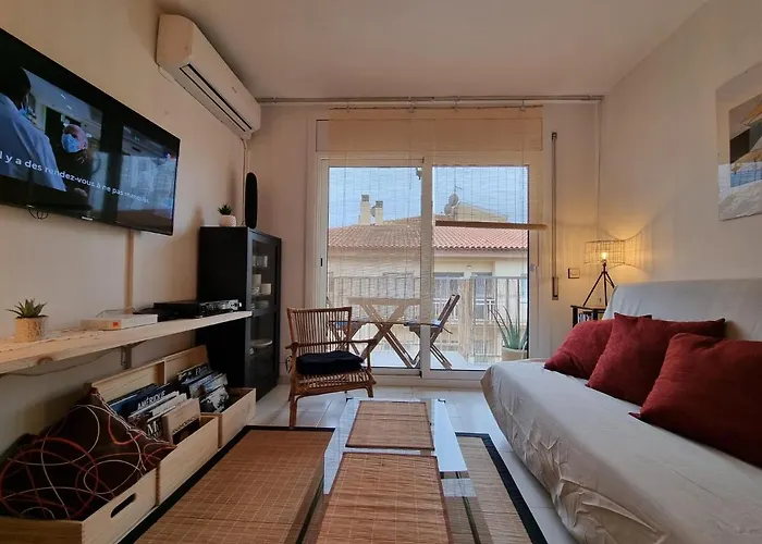 Lovely One Bedroom With Balcony * Roses