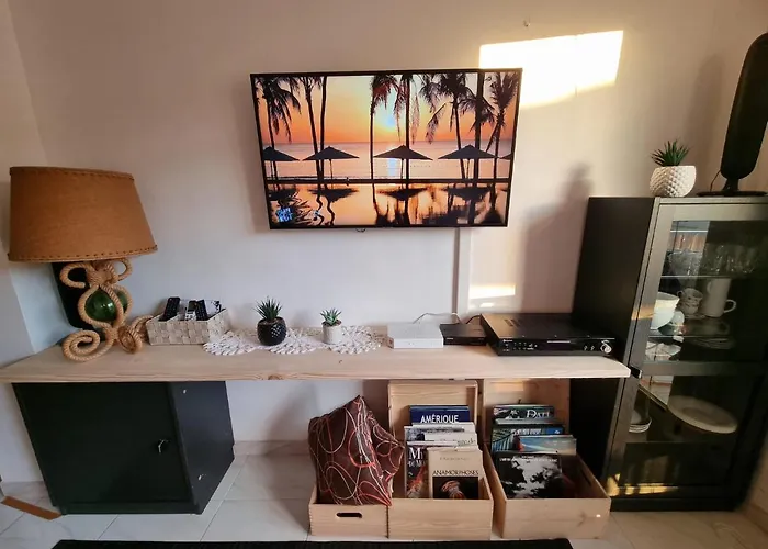 Lovely One Bedroom With Balcony * Roses