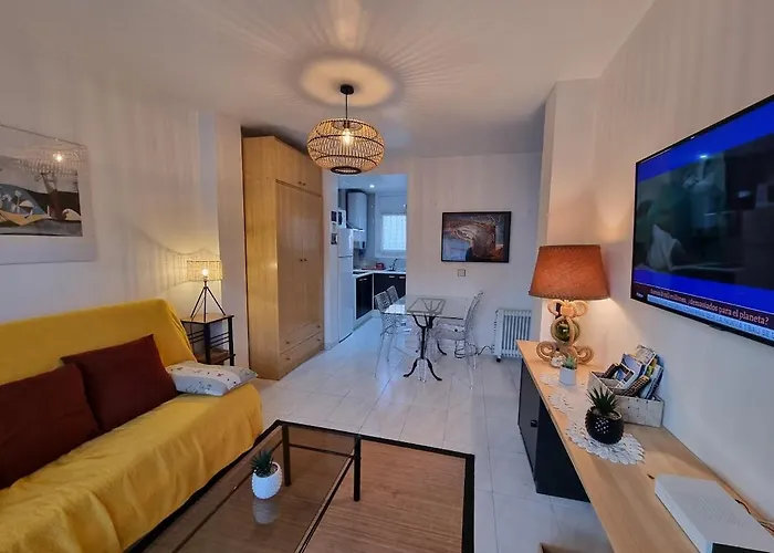 Apartman Lovely One Bedroom With Balcony *