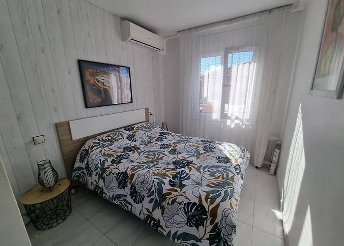 Lovely One Bedroom With Balcony * Roses